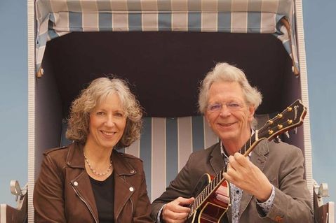 „Seaside Two“ sind Anette Lübke (Gesang und Saxophon) und Sebastian Strack (Gitarre).