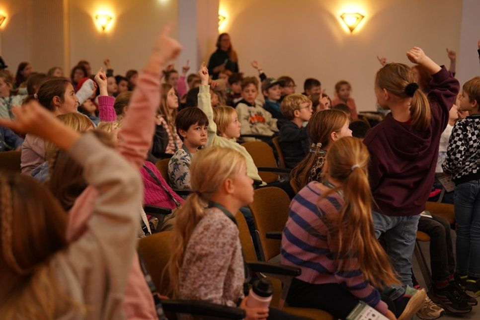Die Kinder stellten unzählige Fragen zum Thema Spinnen.