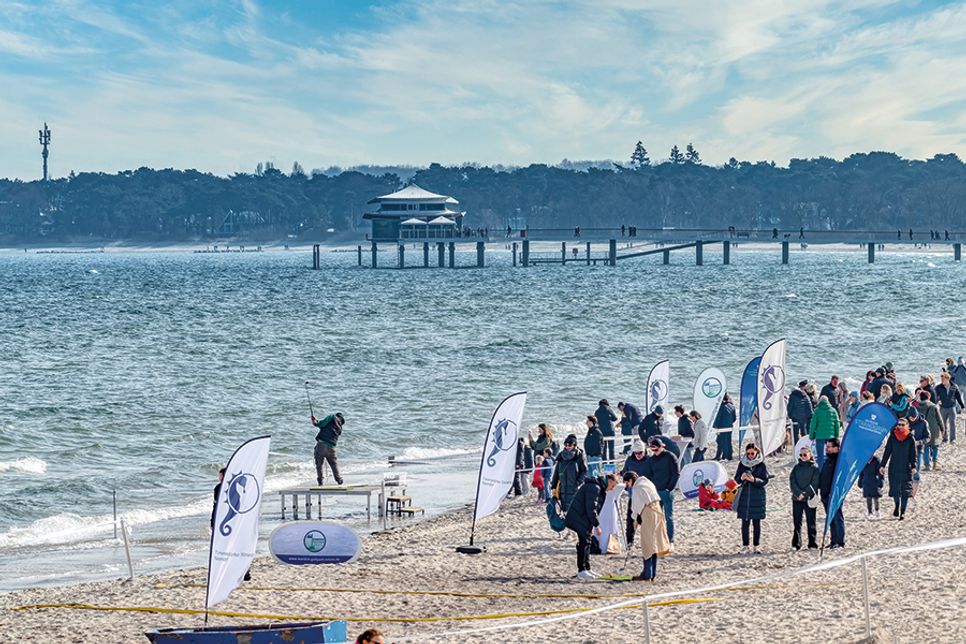 Golf-Opening mit verkaufsoffenem Sonntag: Golfen und Shoppen in Timmendorfer Strand