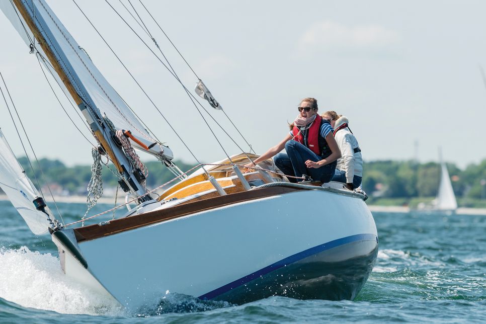 Vom Hafen aus geht es auf die Regattabahn in die Lübecker Bucht.