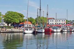 Die Fischküche Laboe lädt für Sonnabend, 18. April, zum Jubiläumsfest mit zahlreichen Aktionen am Hafen ein.