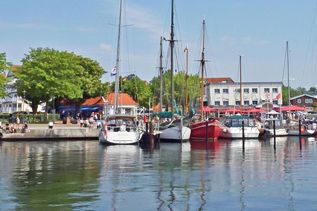 Die Fischküche Laboe lädt für Sonnabend, 18. April, zum Jubiläumsfest mit zahlreichen Aktionen am Hafen ein.