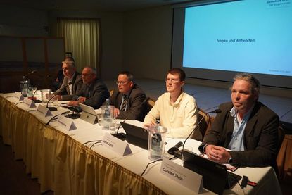 Standen Rede und Antwort: Tourismusleiter Manfred Wohnrade, Bürgervorsteher Matthias Dammer, Bürgermeister Sebastian Rieke sowie Leon Janik und Carsten Stein von der Gemeinde Grömitz (v. lks.).