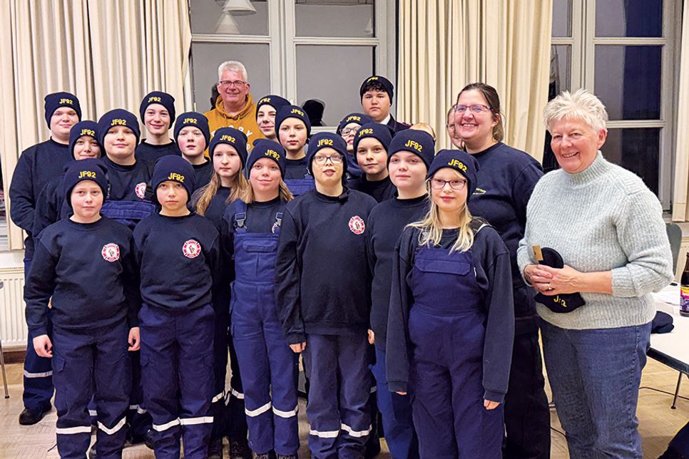 Feuerwehr-Förderverein Bad Schwartau e.V.: Wintermützen für die Nachwuchskräfte