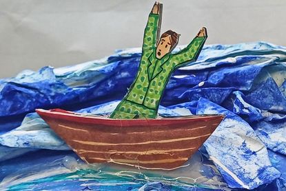 Ein Mann im Ruderboot gerät in Seenot. Die Szene unterstreicht, wie sich Erlebnisse mit kreativen Papierkunstwerken eindrücklich darstellen lassen.