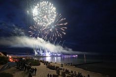 Den krönenden Abschluss bildete das spektakuläre Feuerwerk mit Lichtshow, das die Kellenhusener Seebrücke für rund 20 Minuten in ein unvergessliches Lichtermeer tauchte.