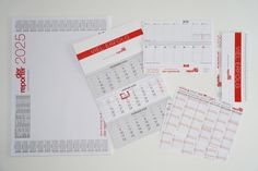 Wer sein reporter-Jahr 2025 also bereits jetzt planen möchte, erhält ab sofort Schreibtischunterlage, Tisch- und 3-Monatskalender in der Hochtorstraße 19 beim reporter.