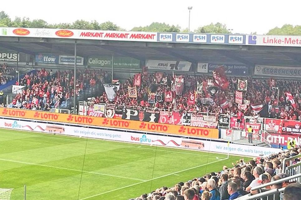 Auch heute wird der Gäste Block voll werden.