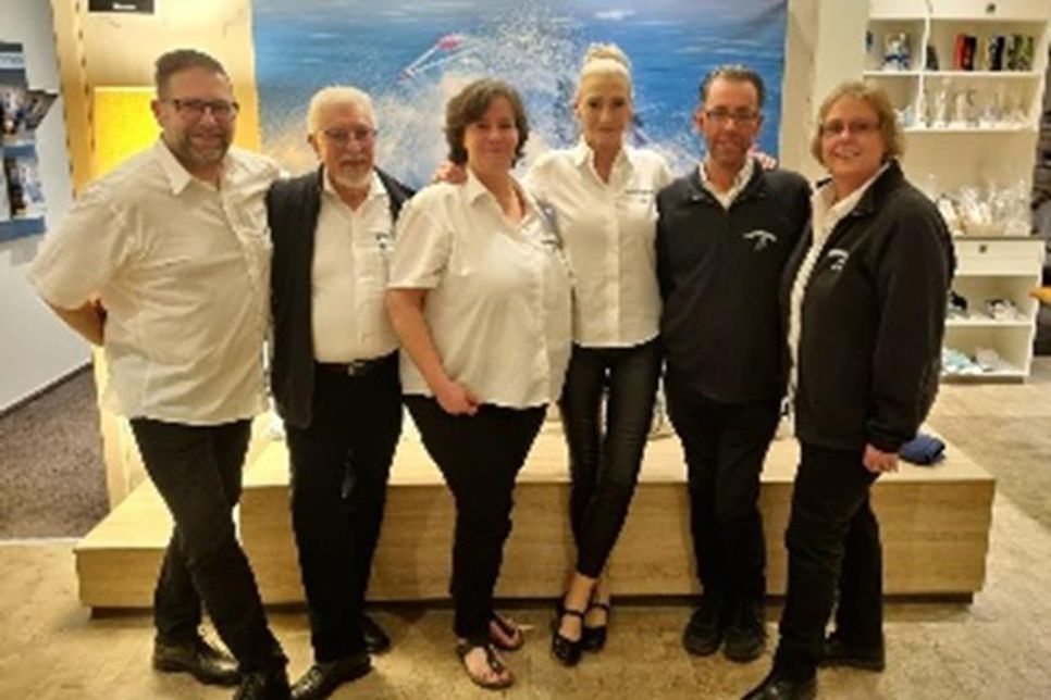 Andreas Wendlandt (Orchesterleiter), Dieter Skopyrla (Kassenwart), Tanja Bednarzik (1. Vorsitzende), Caroline Siegmund (Schriftführerin), Ramon Stühmer (Jugendwart), Christa Bellersen (2. Vorsitzende) (v. lks.).