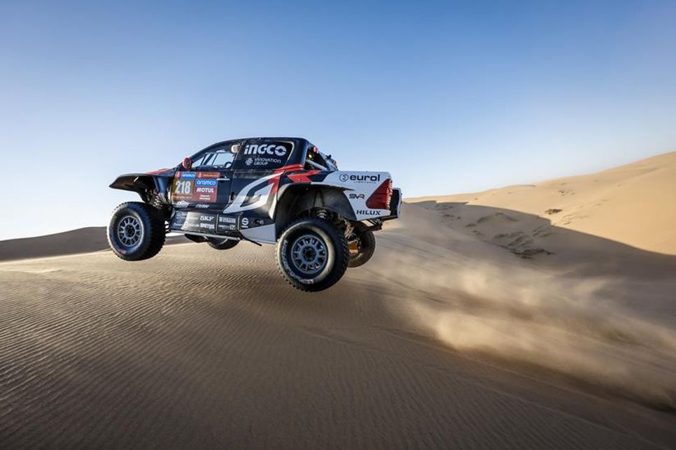 „GdV“ und „DvZ“, hier bei Testfahrten, starten im Januar 2025 für Toyota Gazoo Razing in Saudi-Arabien in ihre zwölfte gemeinsame Rallye Dakar.