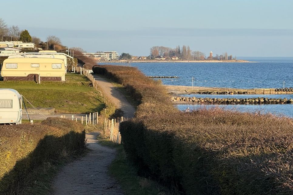 Der Uferwanderweg verbindet Neustadt und Pelzerhaken und ist für viele eine beliebte Route entlang der Steilküste.