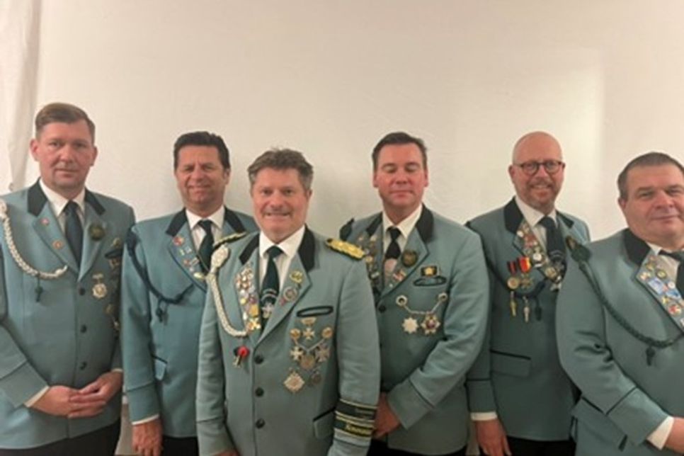 Der neue Vorstand: Obmann für Koordination Jan Nadziczny, Schriftführer Sebastian Wenzel, erster Ältermann Detlef Scheel, stellvertretender Älterman Nils Hilbert, Obmann für Gildewesen und Mitglieder Dorian Sommer, Grundstücksverwalter Markus Harnack (v. lks.).