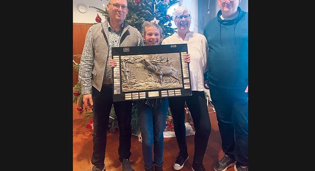 Zwölfjährige Charlotte Jalas sichert sich die Trophäe