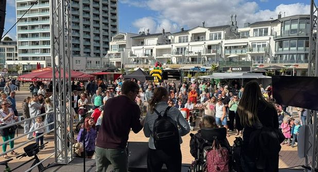 Am Mikrofon zählt bei „Karaoke mit Herz“ nur die Freude am Singen.