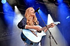 Die Gewinnerin des Wettbewerbs, Ladina Vaigt aus Pansdorf, überzeugte mit ihrem Song „timmenlove“. (Foto: René Kleinschmidt)