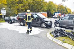 Drei Fahrzeuge waren am Montagmittag in den Verkehrsunfall verwickelt, an allen Pkw entstand nach erster Einschätzung Totalschaden.