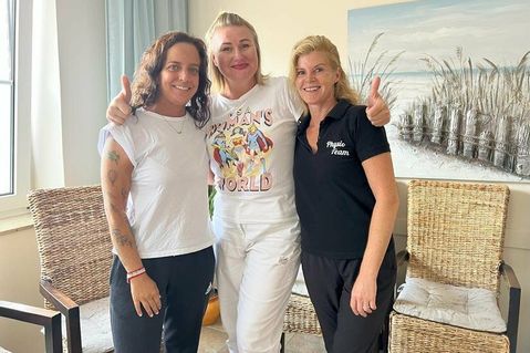 Gute Laune wirkt sich auch positiv auf die Gesundheit aus: Inhaberin Anna Giedrowicz (Mi.) mit ihren Kolleginnen Kristin Woitschitzke (lks.) und Sabine Preuß.