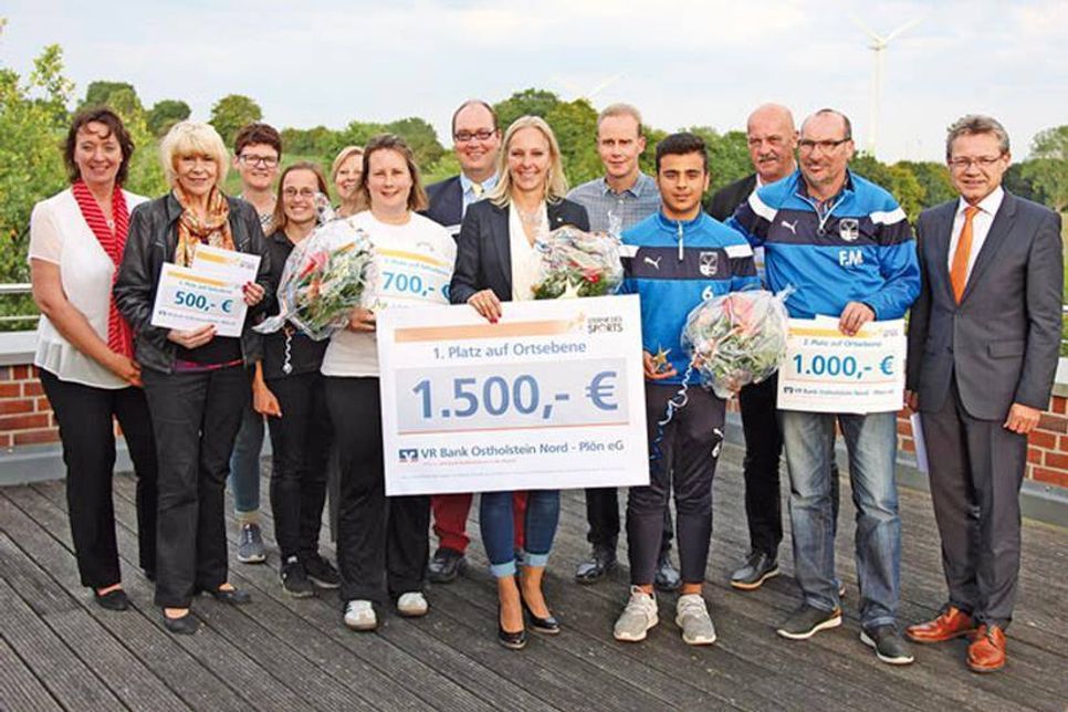 Die Teilnehmer des Wettbewerbs „Sterne des Sports“ in Bronze mit Klaus Treimer während der Siegerehrung am letzten Donnerstag.