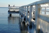 Dieses Foto von der vereisten Seebrücke in Grömitz schickte und Ulla Kasper.