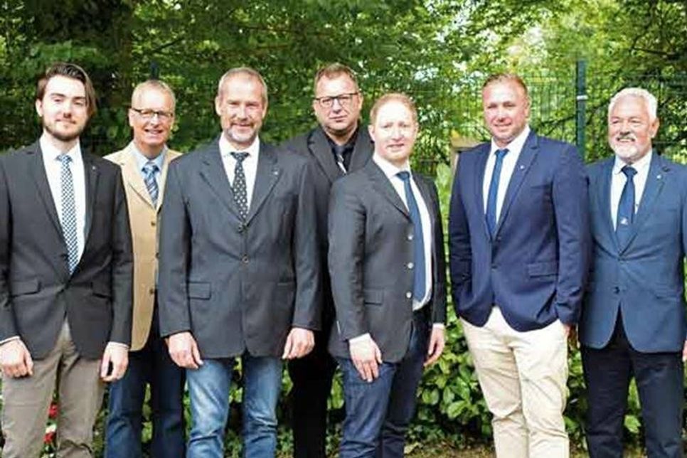Neue Mitglieder verstärken die Schützengilde: Lennart Petersen (v.l.), Jan Brodersen, Lars Petersen, Ralf Bitdinger, Benjamin Först, Christian Schuster und Rolf Grothkopf