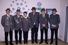 BU: Schützenmeister Sven Neumann, I. Ältermann Helmut Groß, Gildeschreiberin Birte Osten-Paschkewitz, Schatzmeister Marc Bichel, II. Ältermann Wolfgang Pink, Zeugmeister Andreas Samp (v. lks.).