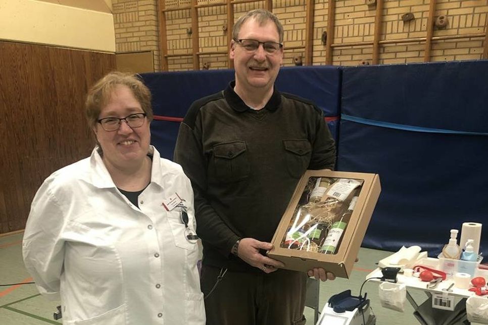 Nils Kugel, besonders ausgezeichneter Teilnehmer, ist bereit für seine 100. Spende. „Mir macht es immer wieder Freude, anderen zu helfen. Und in Süsel bin ich immer wieder gern dabei.“