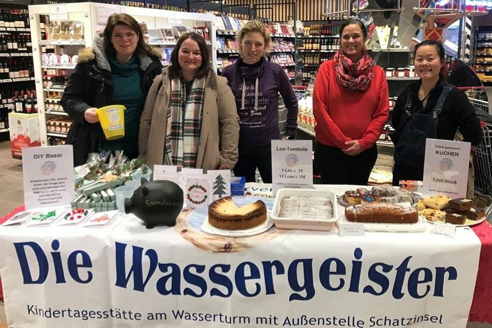 Sarah Kaffka, Vesna Malic, Tanja Hafermalz, Anna-Lisa Jürgens und Yoko Rieger (v. lks.).