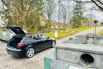 Täglich ärgern sich die Ahrensböker Feuerwehrleute über ihre zugeparkte Ausfahrt. Den Satz „Ich bin ja gleich wieder weg“, kann keiner von ihnen mehr hören.