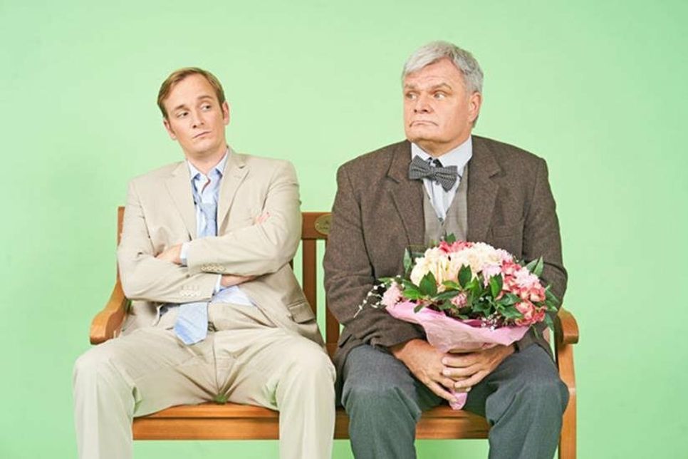 In den Rollen von Tom und Alex stehen die Ohnsorg-Darsteller Till Huster und Marco Reimers am 10. Dezember bei der Premiere von „De Bank in’n Park“ auf der Bühne.