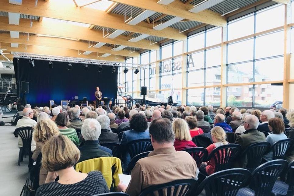 Kirchenmusiker Andreas Brunion begrüßte die Konzertbesucher. (Foto: ancora Marina)