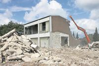 Innerhalb von 14 Tagen wurden die Gebäude zuvor entkernt.