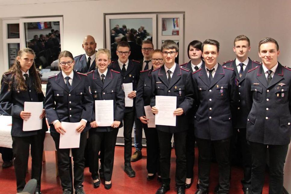 Die Neuzugänge der Neustädter Brandschützer.