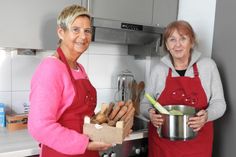 Brigitte Schwanholz und Marion Bornhöft (links) laden zu der Gruppe „Trauer & Klöße“ bei der Hospizinitiative ein.