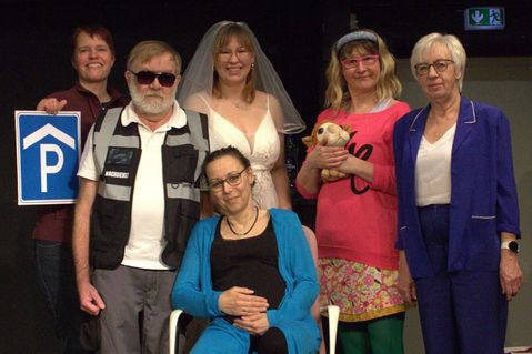 Silke Bock, Volker Paulsen, Alina-Sophie Reese, Inge Schlüter, Marlies Schulz (v. lks.), Christin Paulsen (vorne).