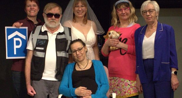 Silke Bock, Volker Paulsen, Alina-Sophie Reese, Inge Schlüter, Marlies Schulz (v. lks.), Christin Paulsen (vorne).