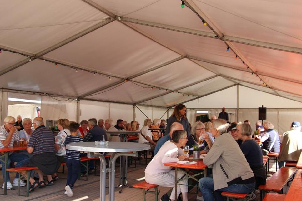Ein volles Festzelt, gute Laune und tolle Musik sorgten für ein gelungenes Fest.