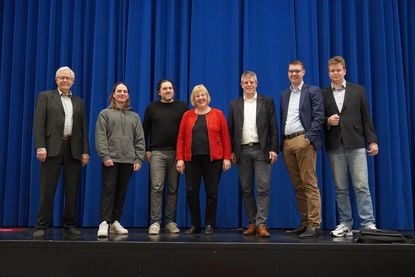 Kreisvorsitzender des Sozialverbands Ostholstein Ingo Heberlein mit den Bundestagskandidaten: Fleming Jensen (Volt), Gazi Freitag (Bündnis 90/Die Grünen), Bettina Hagedorn (SPD), Tobias Maack (FDP), Sebastian Schmidt (CDU) und David Gutzeit (Freie Wähler) (v. lks.).