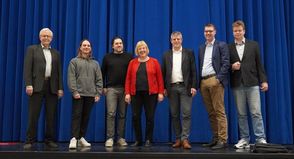 Kreisvorsitzender des Sozialverbands Ostholstein Ingo Heberlein mit den Bundestagskandidaten: Fleming Jensen (Volt), Gazi Freitag (Bündnis 90/Die Grünen), Bettina Hagedorn (SPD), Tobias Maack (FDP), Sebastian Schmidt (CDU) und David Gutzeit (Freie Wähler) (v. lks.).