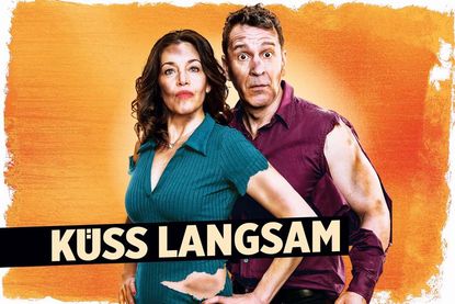 In „Küss langsam - mit dir im falschen Film“entsteht eine atemberaubende wie komische Tour de Force durch Männer- und Frauenbilder unserer Zeit.