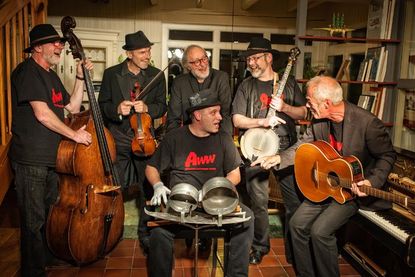 Die „Appeltown Washboard Worms“ heizen dem Publikum an Silvester so richtig ein.