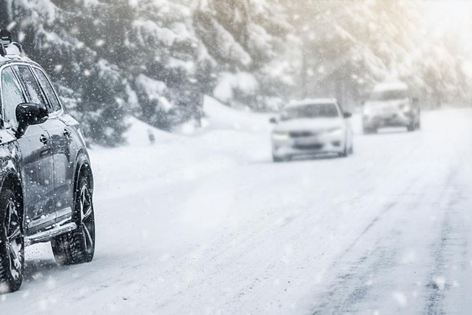 Insbesondere im Straßenverkehr ist in den kommenden Tagen erhöhte Vorsicht geboten.