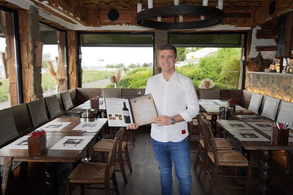 Seit März ist Jovan Maricic neuer Inhaber im La Bodega Del Mar in der Uferstraße 16.