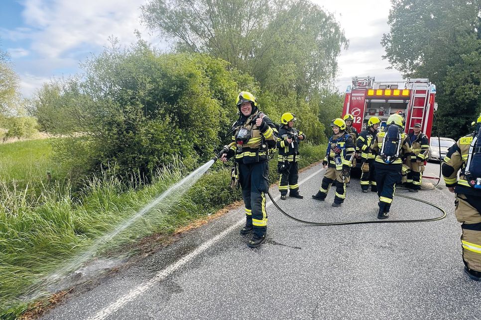 In Niendorf/Ostsee kam es am Sonntagnachmittag zu einem kleinen Flächenbrand, den die Niendorfer Feuerwehr schnell löschen konnte.