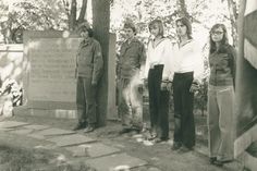 Jugendliche bei der Gedenkfeier am „Cap Arcona“-Ehrenmal auf dem Friedhof am Tannenberg in Grevesmühlen, 1974.