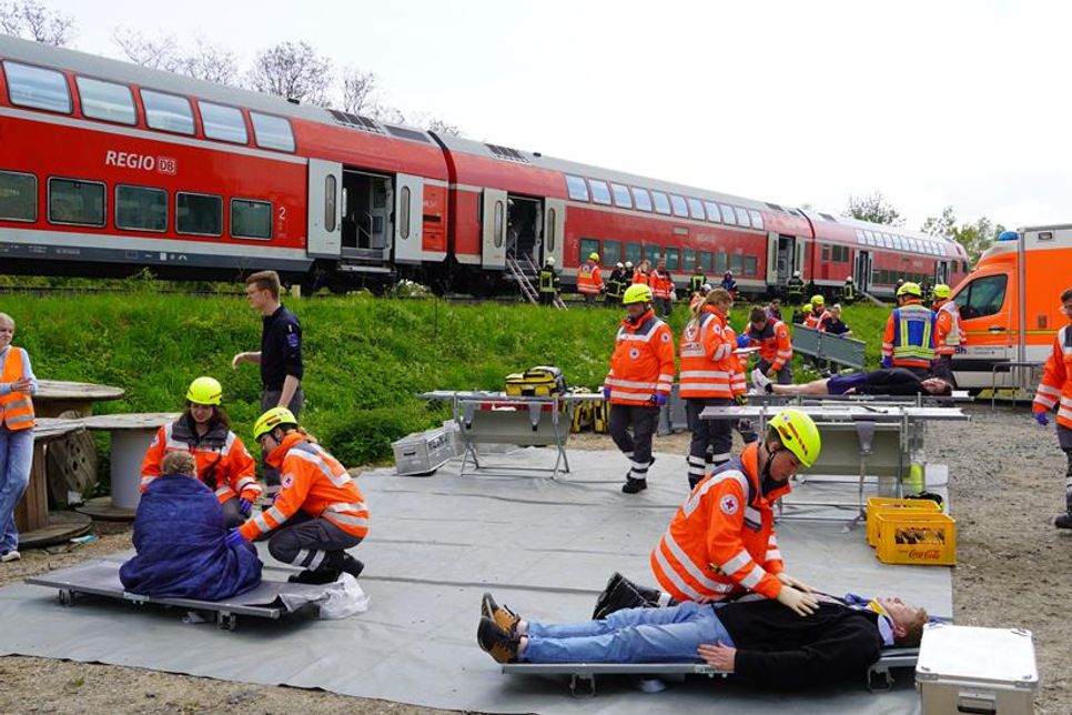 Mai: 70 Rettungskräfte übten Ernstfall im Regionalzug.