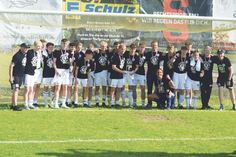 Feiern sich als Kreispokalsieger: Die A-Jugend vom TSV Pansdorf, die mit 6:1 gegen den TSV Neustadt gewonnen hat.