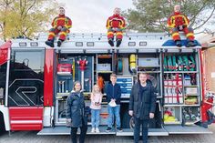 Gruppenfoto mit Abstand: Bo Anderson, stellv. Jugendwart (oben von links), Ortswehrführer Sebastian Levgrün, David Siegmund, Leiter der Kinderfeuerwehr mit Mirena, Charlotte, Niclas und Marian Günther.