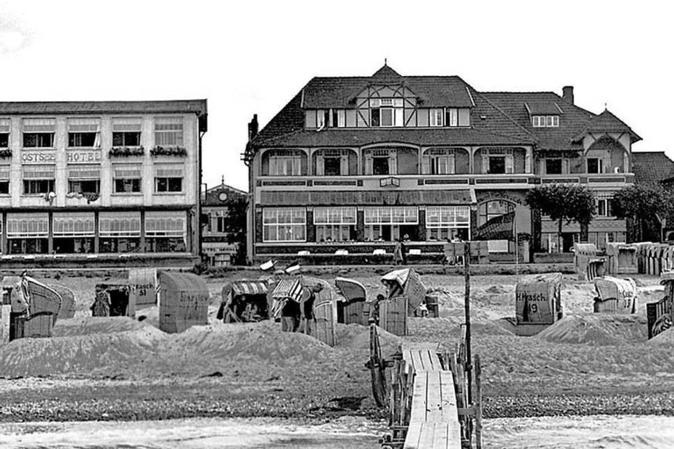 Das ehemalige Hotel Kasch in Niendorf/Ostsee im Jahre 1945, heute steht dort ein neues Gebäude. (Foto: Gemeindearchiv)