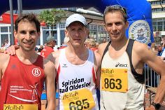 Das symbolische Siergertreppchen im Halbmarathon teilten sich Holger Wollny, Dirk Schumann und Julius David Walther (v. re.).