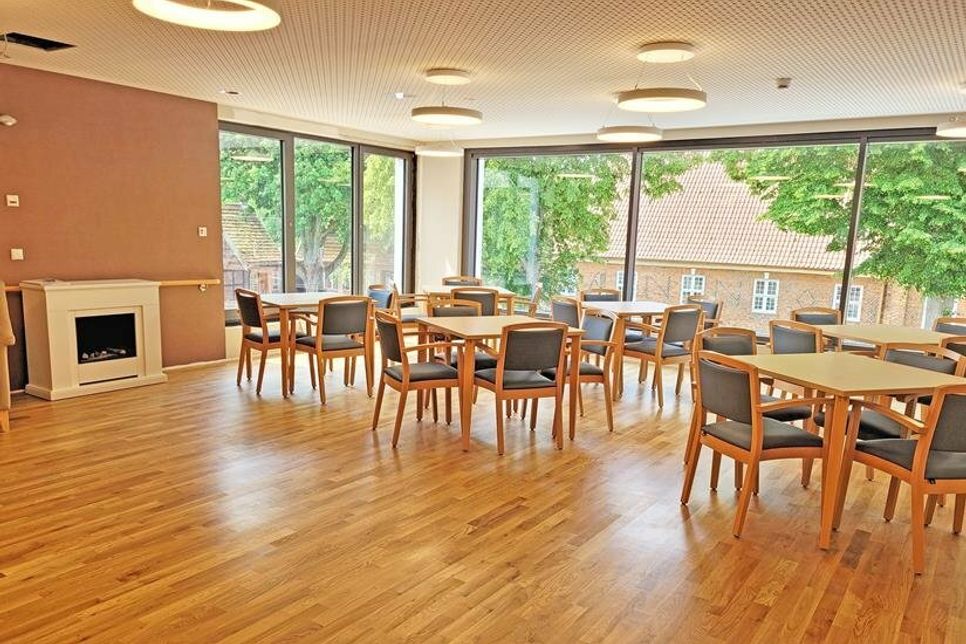 In diesem Aufenthaltsraum mit großer Fensterfront können sich die Senioren nun wohlfühlen.